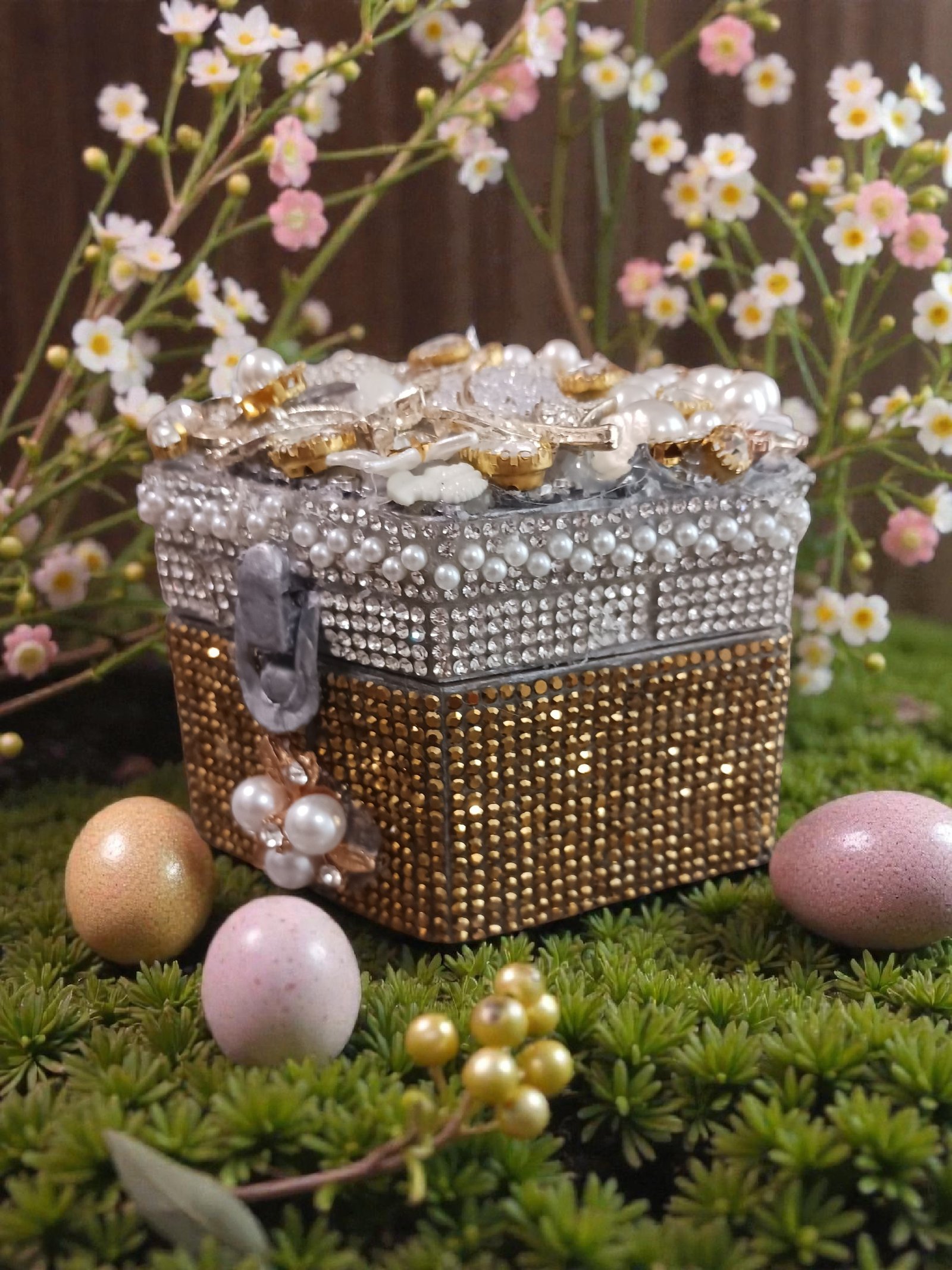 Holiday-themed jeweled boxes